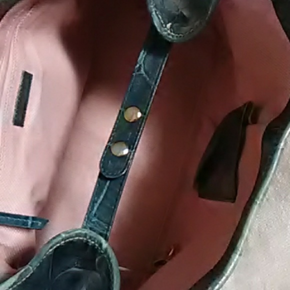 Authentic Dooney & Bourke Annalisa croc satchel - Picture 6 of 8